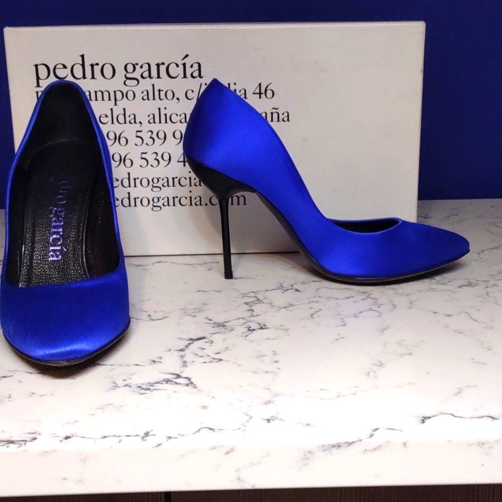 Pedro Garcia cobalt heels